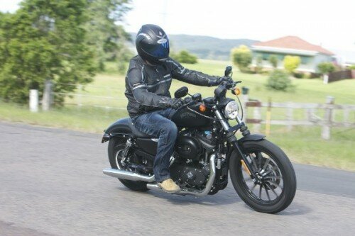 Обзор Harley-Davidson 883 Iron